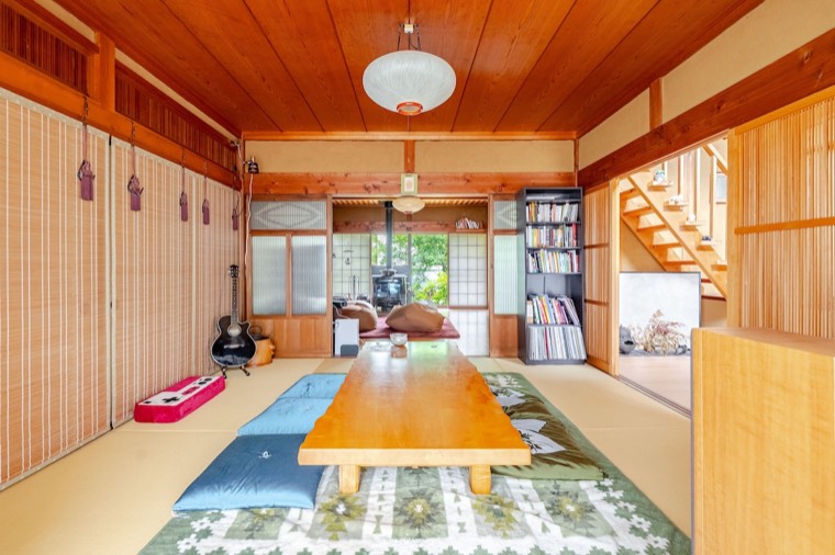 The tatami room opened to its full length